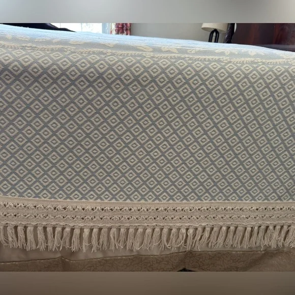COTTON WOVEN KING BLUE CREAM 6” FRINGE MEDALLION BEDSPREAD 115x115” - Picture 3 of 8